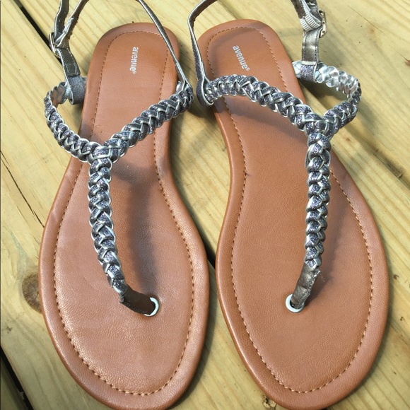 12w women's sandals
